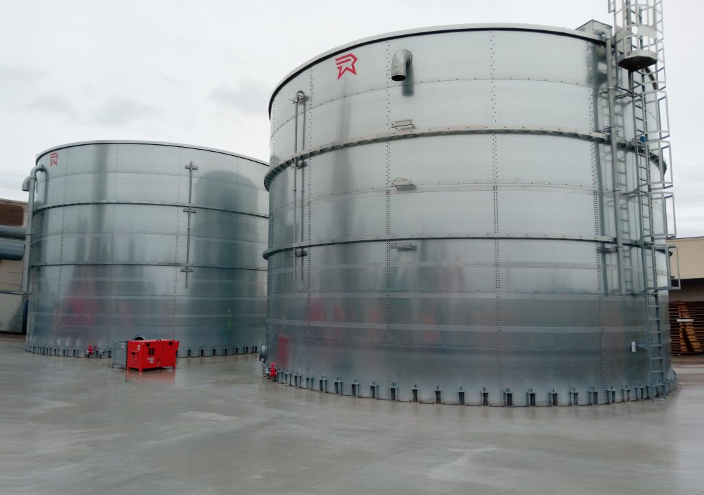 Serbatoi zincati per impianti di raffreddamento nei data center.